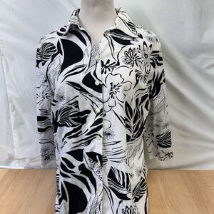 Kim Rogers Womens Button Up Shirt Size 18 Black White Floral 3/4 Sleeve